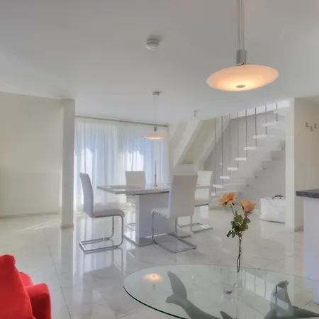 Διαμέρισμα Abaxie B *